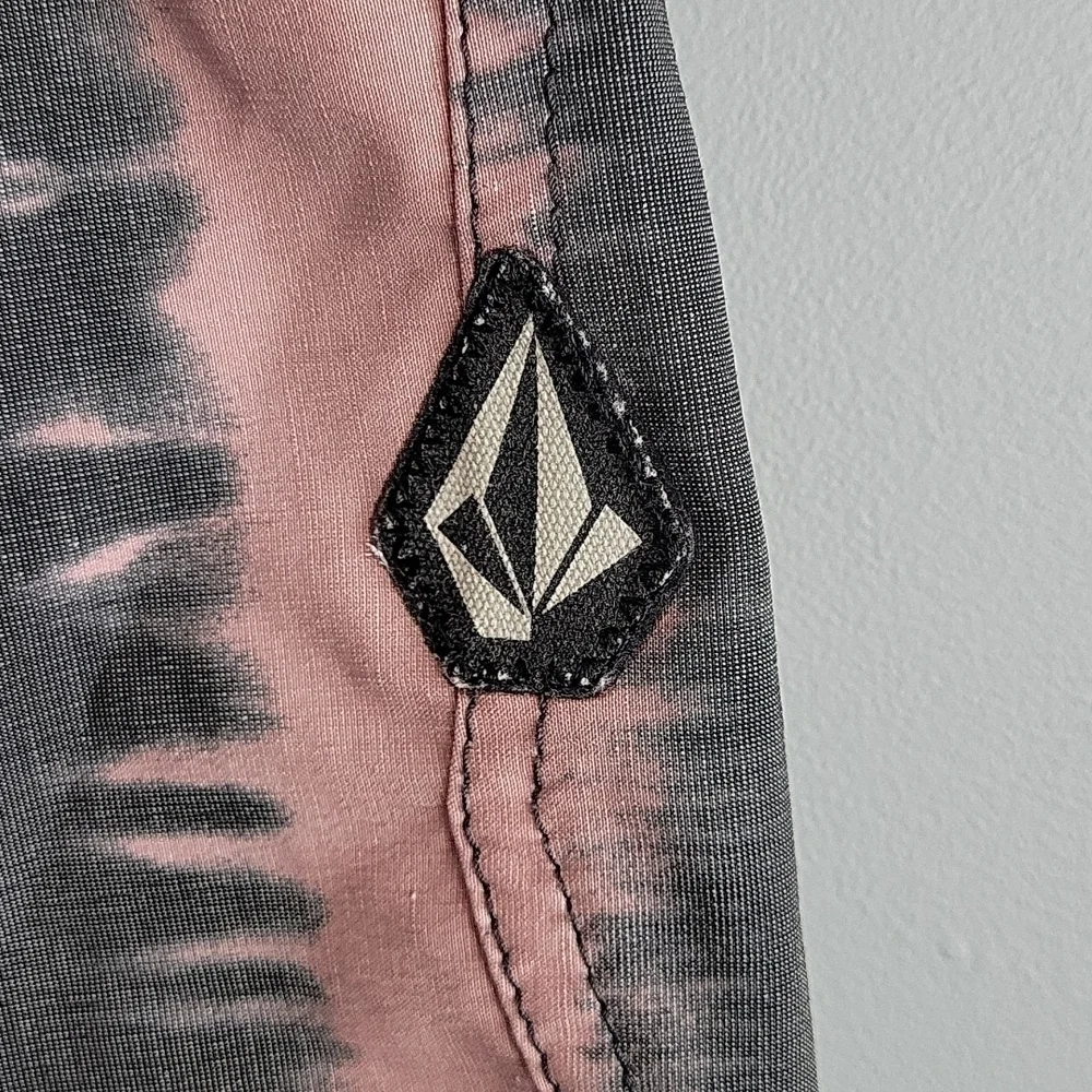Volcom Pink & Gray Vert Vibes Men's Board Shorts Size 28 Small